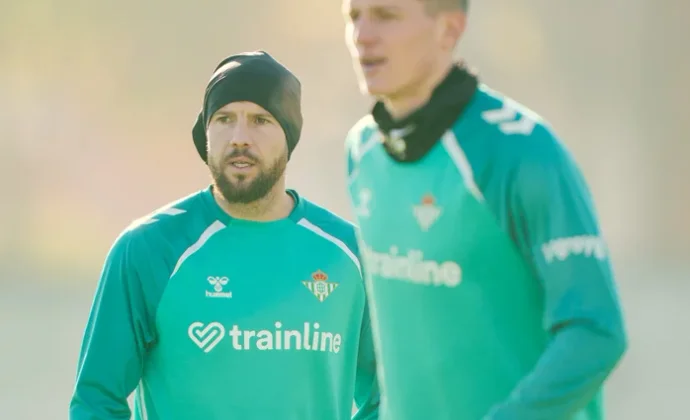 El Betis termina de preparar la Copa sin Bellerín ni los cuatro lesionados