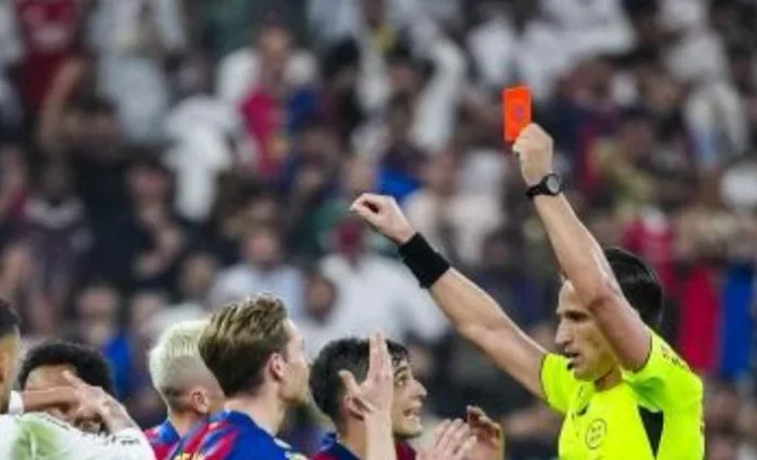 De Jong, fuera de la Copa tras roja en la Supercopa: un partido de sanción confirmado