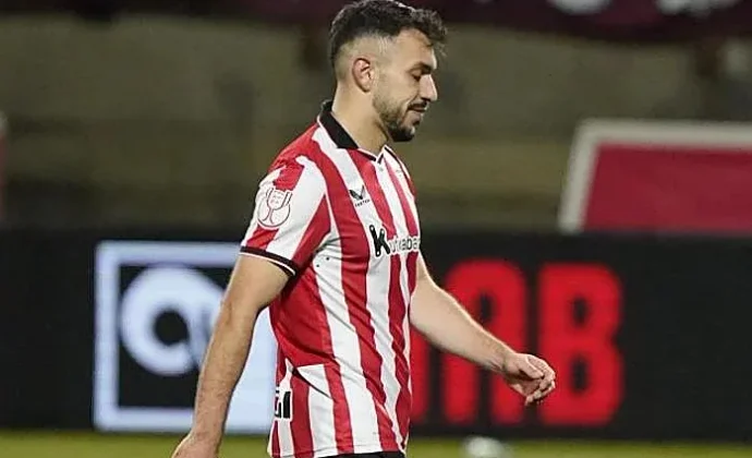 Paredes solo cumpliría sanción en Liga si le caen cuatro o más partidos