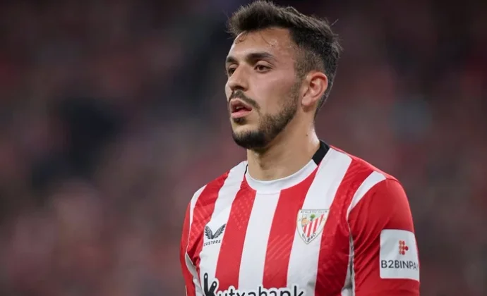 Paredes se expone a dos partidos de sanción, que cumplirá en Copa