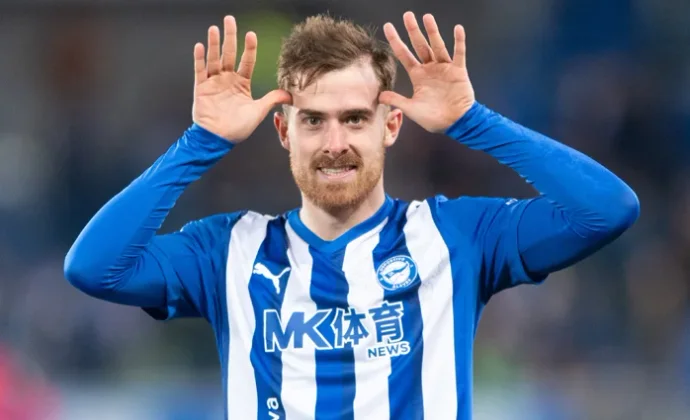 Toni Martínez fue sustituido por molestias. Mañas y Youssef, por calambres