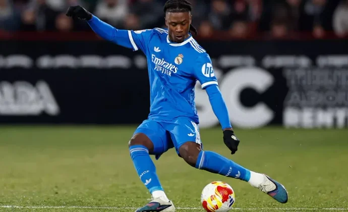 Camavinga, lateral por sorpresa en el Carlos Belmonte