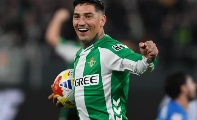 Chimy podría encontrar una grieta para colarse en el once del sábado