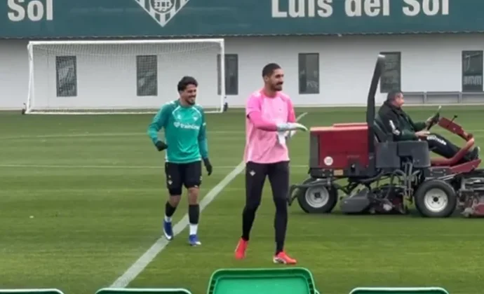 El Betis completó una sesión de recuperación con cinco jugadores en la enfermería