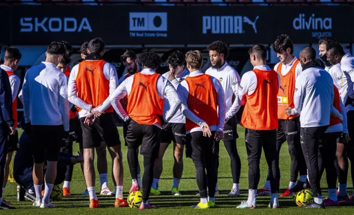 El Valencia vuelve al trabajo sin Raba ni Duro