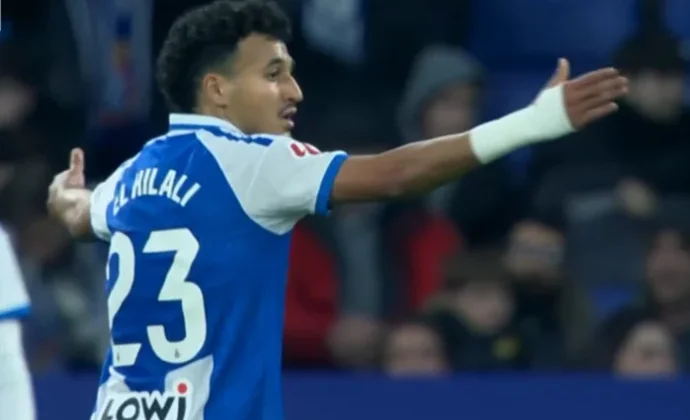 El Hilali ve su quinta tarjeta amarilla y dejará paso a Rubén Sánchez en el próximo partido