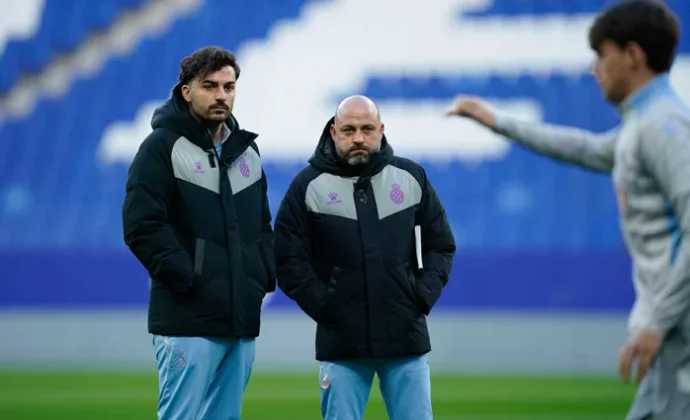 Sesión de recuperación en el estadio con la única baja de Puado