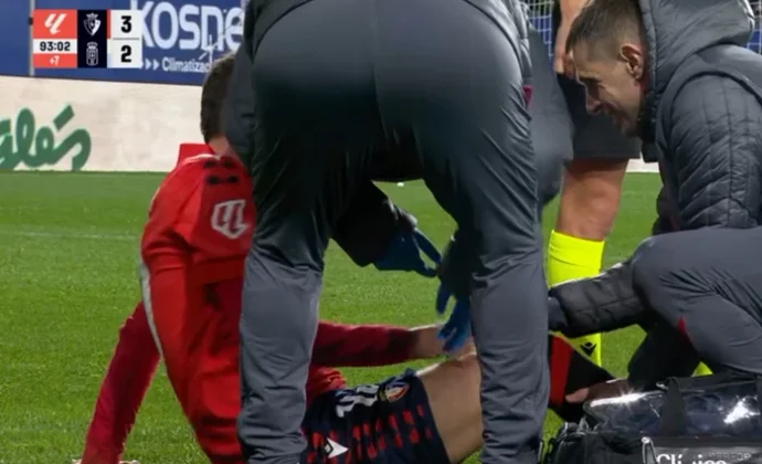 Aimar Oroz pidió el cambio en el descuento por molestias en la rodilla