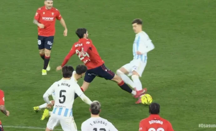 Catena es expulsado y define la pareja de centrales para la Vallecas