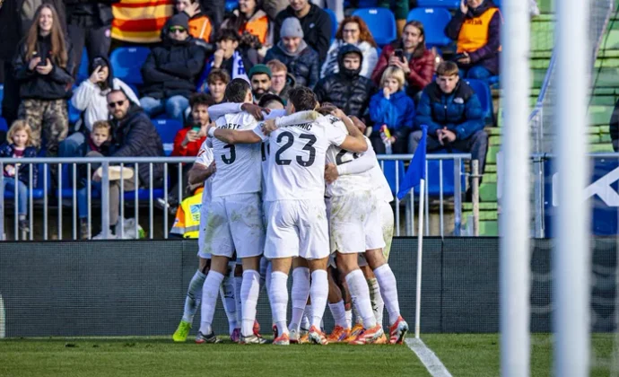 El Valencia asoma la cabeza del fango