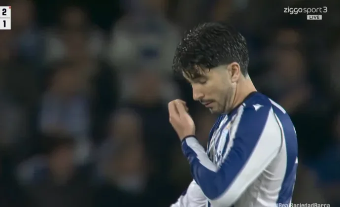 Carlos Soler es expulsado y se perderá la visita del Celta