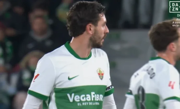 Víctor Chust ve su quinta tarjeta amarilla y se perderá la visita al Ciutat