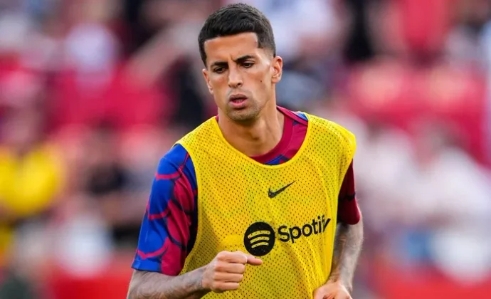 El Barcelona no puede inscribir a Cancelo en Champions hasta la siguiente ronda