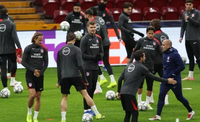 El Atlético se ejercitó en Estambul con la única baja de Lenglet