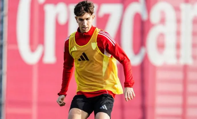 Sesión de recuperación en el Sevilla pendiente de las pruebas médicas de Nianzou