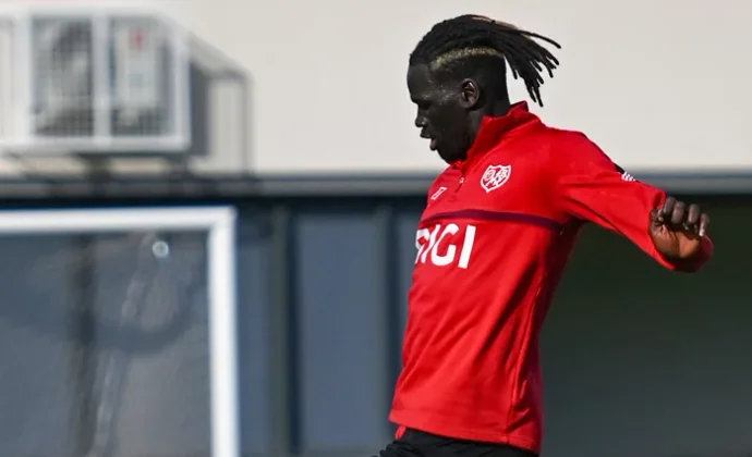 Akhomach, Pathé Ciss, Camello y Batalla, novedades hoy con el grupo