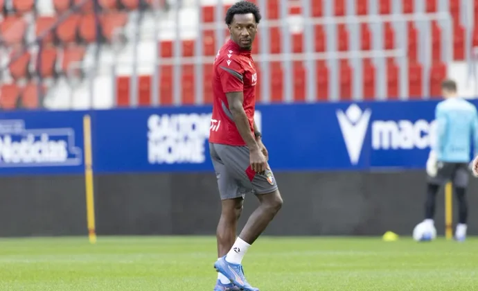 Osasuna declara a Sheraldo Becker transferible