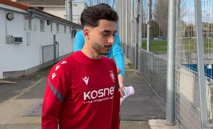 Raúl Moro, novedad en el entrenamiento de este viernes en Tajonar