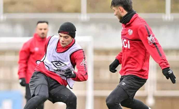 Ratiu y Balliu siguen al margen y apuntan a bajas mañana