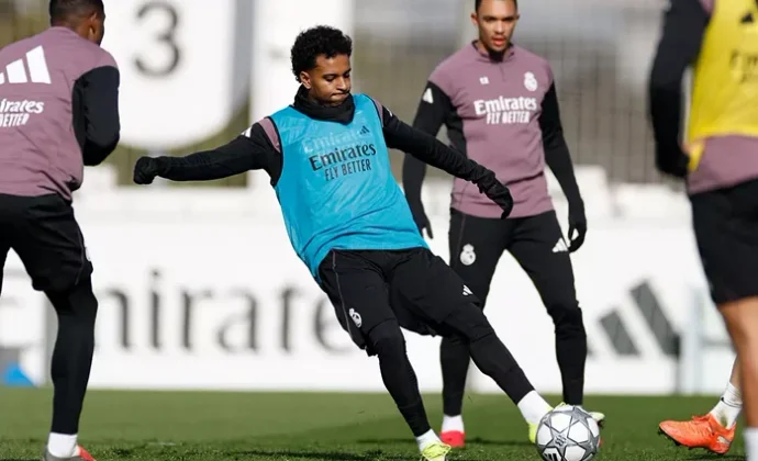 Trent se incorpora parcialmente al grupo en la sesión del domingo