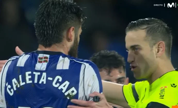 Caleta-Car ve la roja y deja definida la pareja de centrales para el derbi