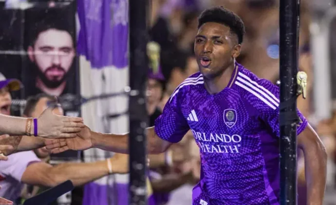 El Villarreal alcanza un principio de acuerdo por Alex Freeman