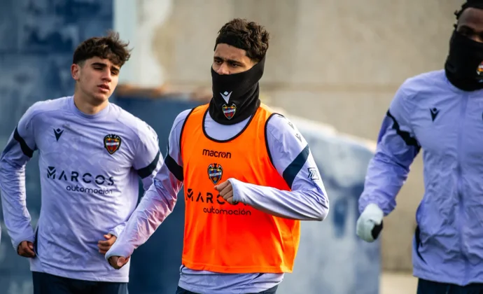 El Levante completa una nueva sesión con cuatro futbolistas en la enfermería