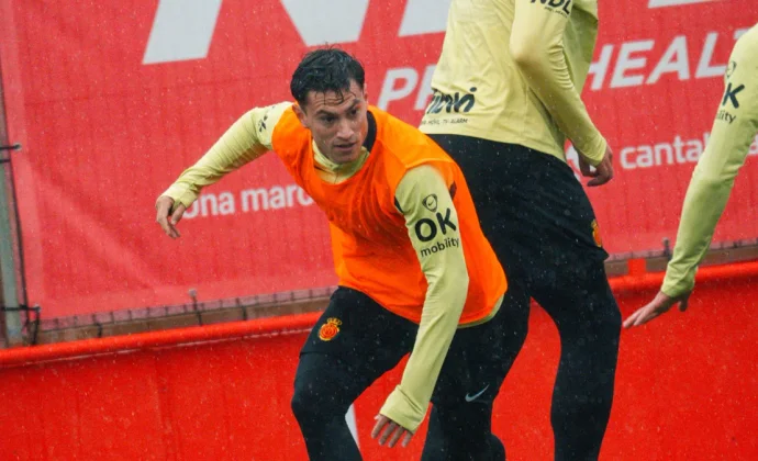 Morlanes se prueba con el grupo. Raíllo, Lato y Kumbulla, al margen