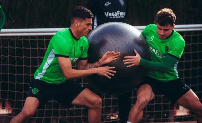 Álvaro Núñez, Rafa Mir y Josan, bajas en el entrenamiento del jueves