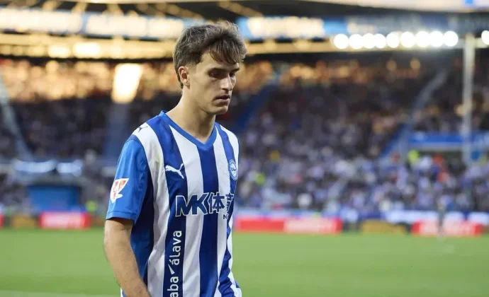 Denis Suárez y Guevara acechan el hueco que deja Pablo Ibáñez