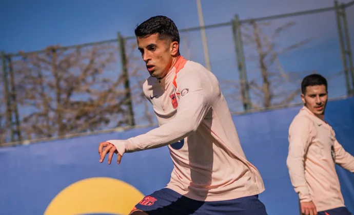 Cancelo vuelve a ser amenaza para Balde y Koundé