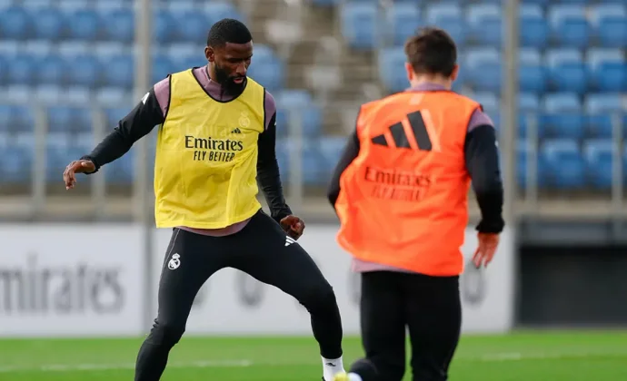 Trent y Rudiger, parcialmente en la vuelta al trabajo del equipo