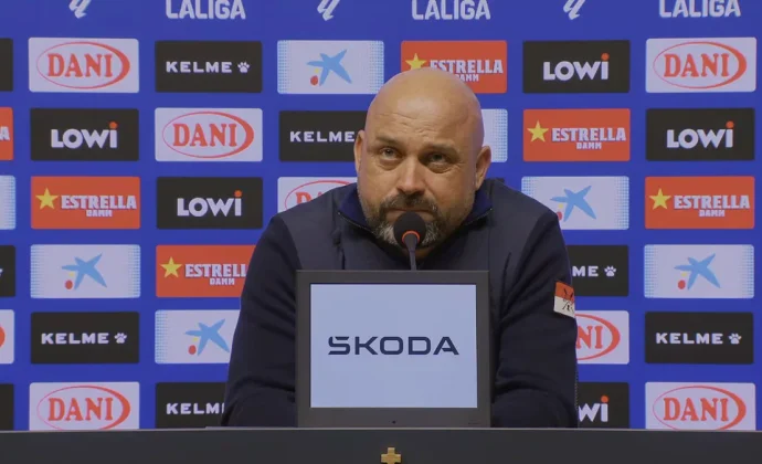 Manolo muestra su frustración y explica sus decisiones con Riedel, Pere Milla, Terrats y Lozano