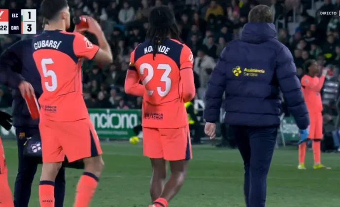 Koundé se retira con molestias del Martínez Valero