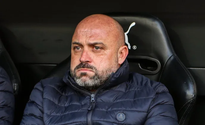 Manolo abre el debate en el lateral derecho