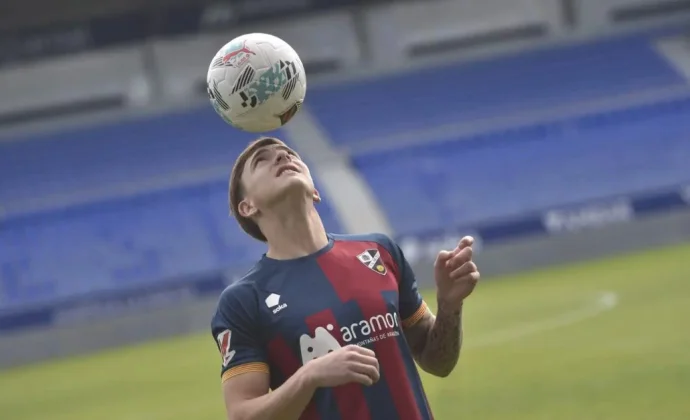 Albarracín pone fin a su cesión en la SD Huesca y regresa al Alavés en busca de otro destino