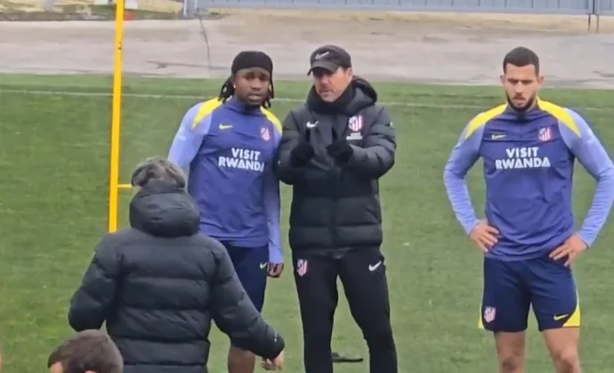 Simeone ensaya once con Lookman para la Copa en una sesión sin Barrios ni Sorloth