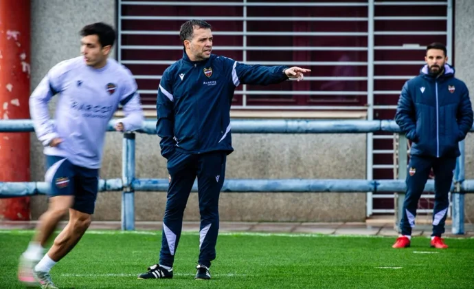 Matías Moreno sigue al margen por protocolo