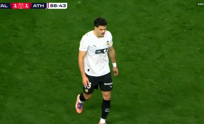 Ugrinic termina pidiendo el cambio por calambres