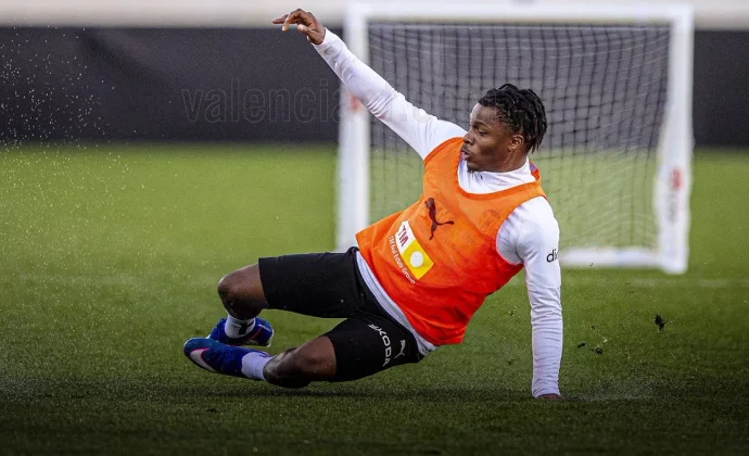 El Valencia vuelve al trabajo con Thierry parcialmente y pendientes de Ugrinic