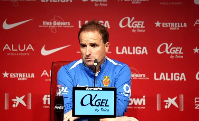 Arrasate, sobre Asano, Abdón, Kumbulla, Raíllo, Justin, Zito, Llabrés, Mascarell, Salas, Virgili, Pablo Torre y el Barça