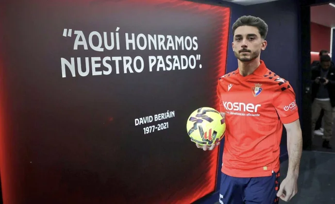 Alfombra rojilla para Raúl Moro