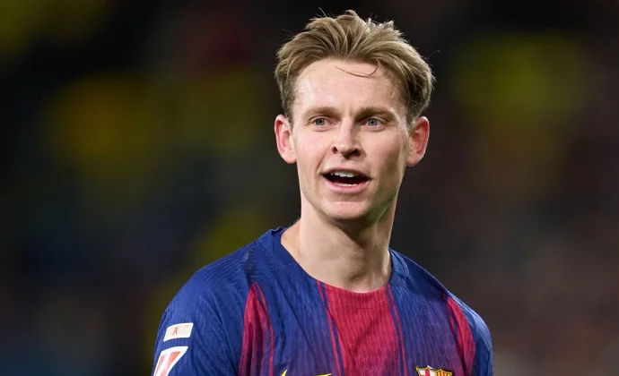 Frenkie de Jong se cayó del once y se quedó sin minutos por molestias en el pubis
