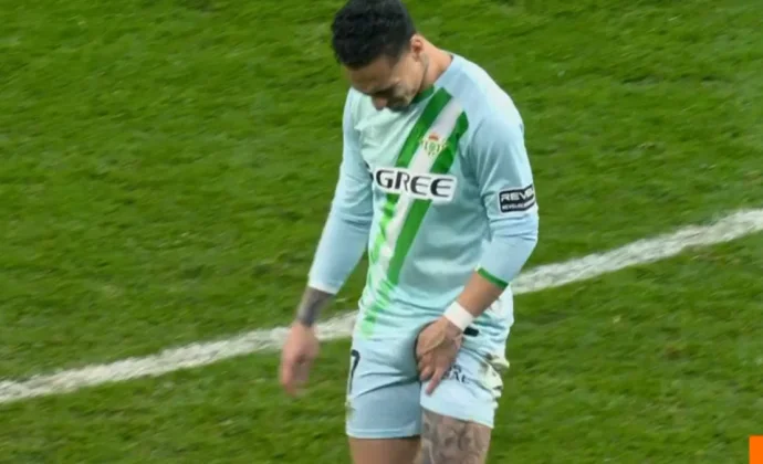 Antony pidió el cambio en el Metropolitano por molestias en el aductor