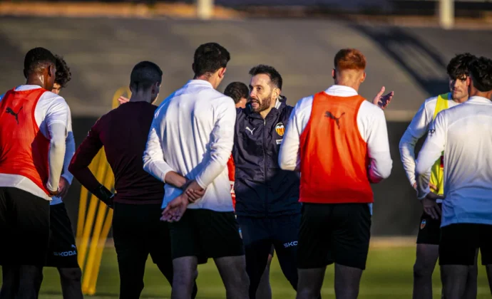El Valencia retoma los entrenamientos sin Foulquier, Agirrezabala ni Diakhaby