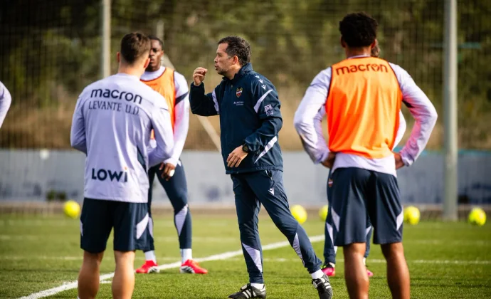 El Levante empieza la semana sin Arriaga, pero recuperando a Matías Moreno