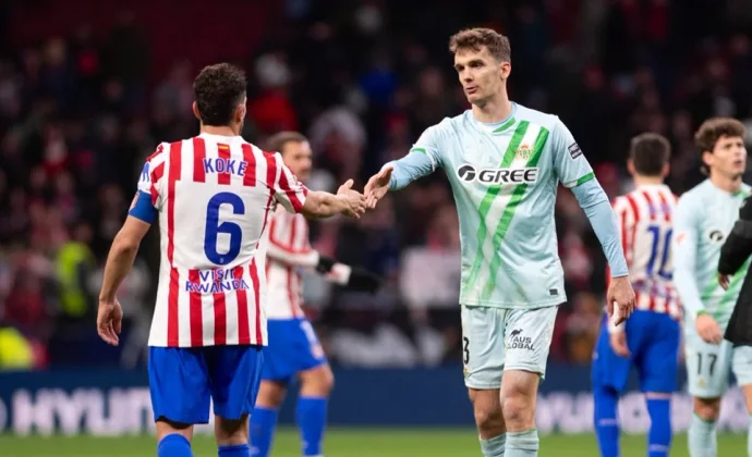 Diego Llorente se abre paso en el eje de la defensa verdiblanca