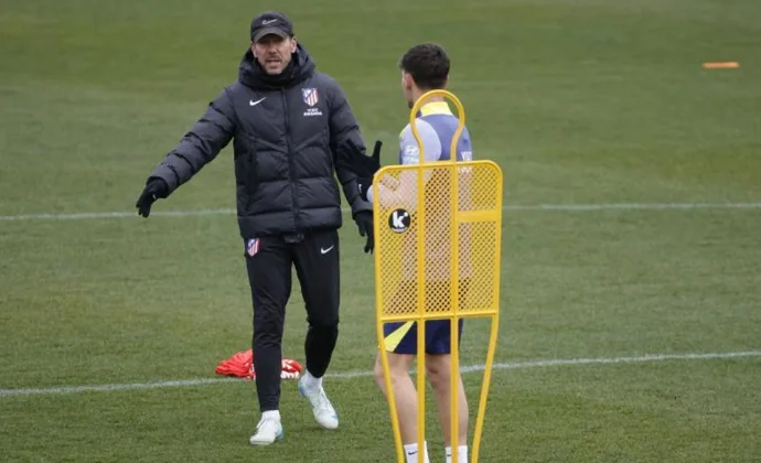 Simeone prueba once con Mendoza para la Copa