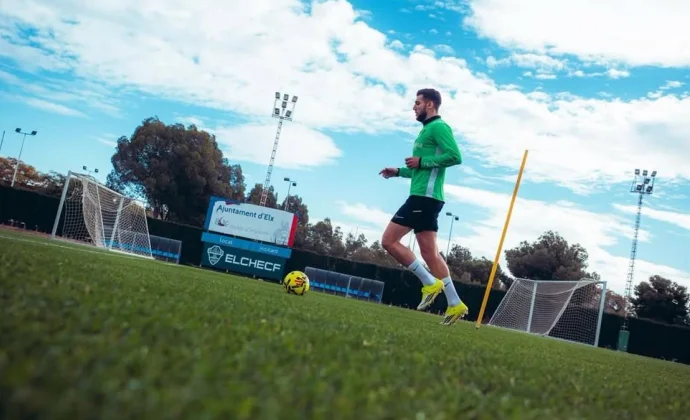 Rafa Mir recibe el alta médica y volverá a la próxima convocatoria