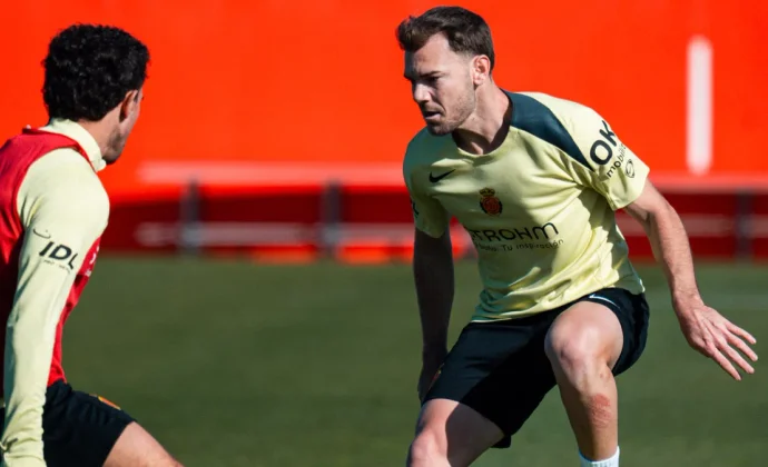 Raíllo repite con el grupo y Kumbulla vuelve a apartarse